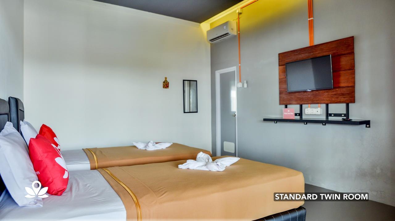 Ndalem Sorogenen Guesthouse Yogyakarta Exterior photo