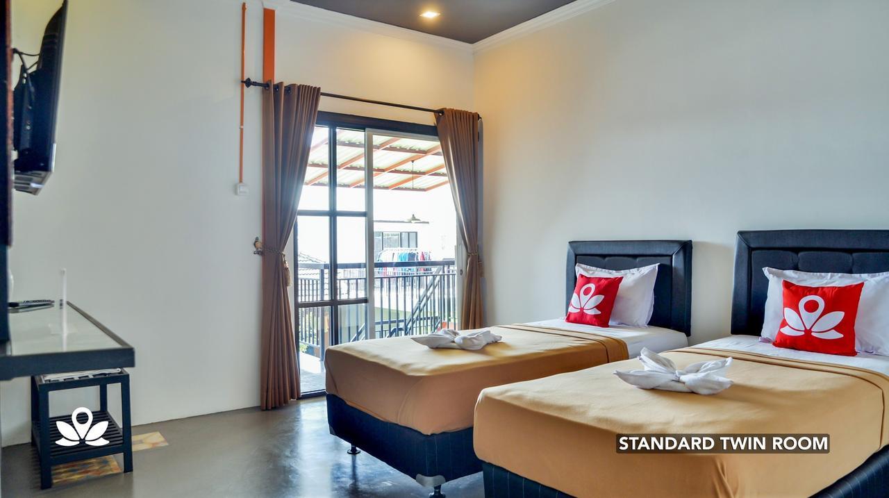 Ndalem Sorogenen Guesthouse Yogyakarta Exterior photo