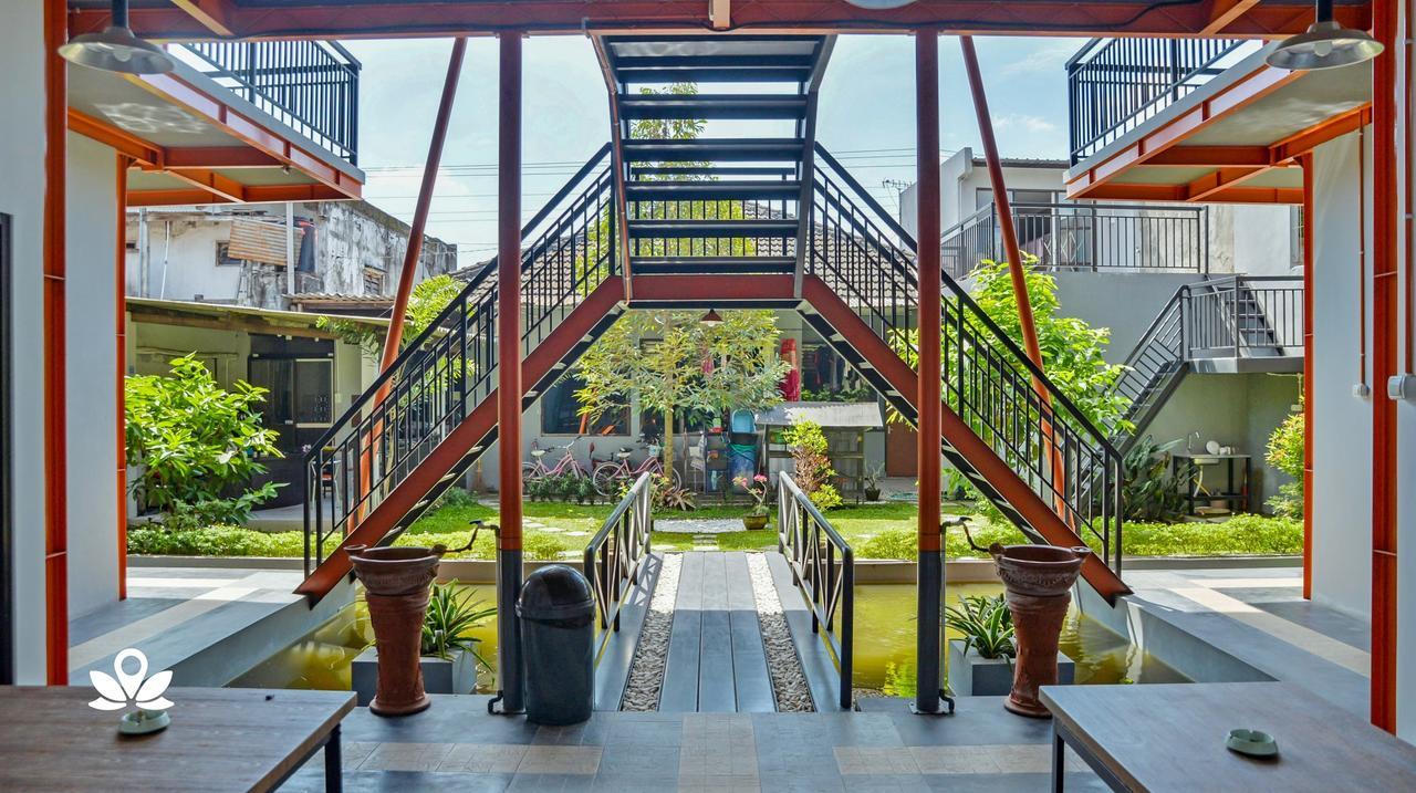 Ndalem Sorogenen Guesthouse Yogyakarta Exterior photo