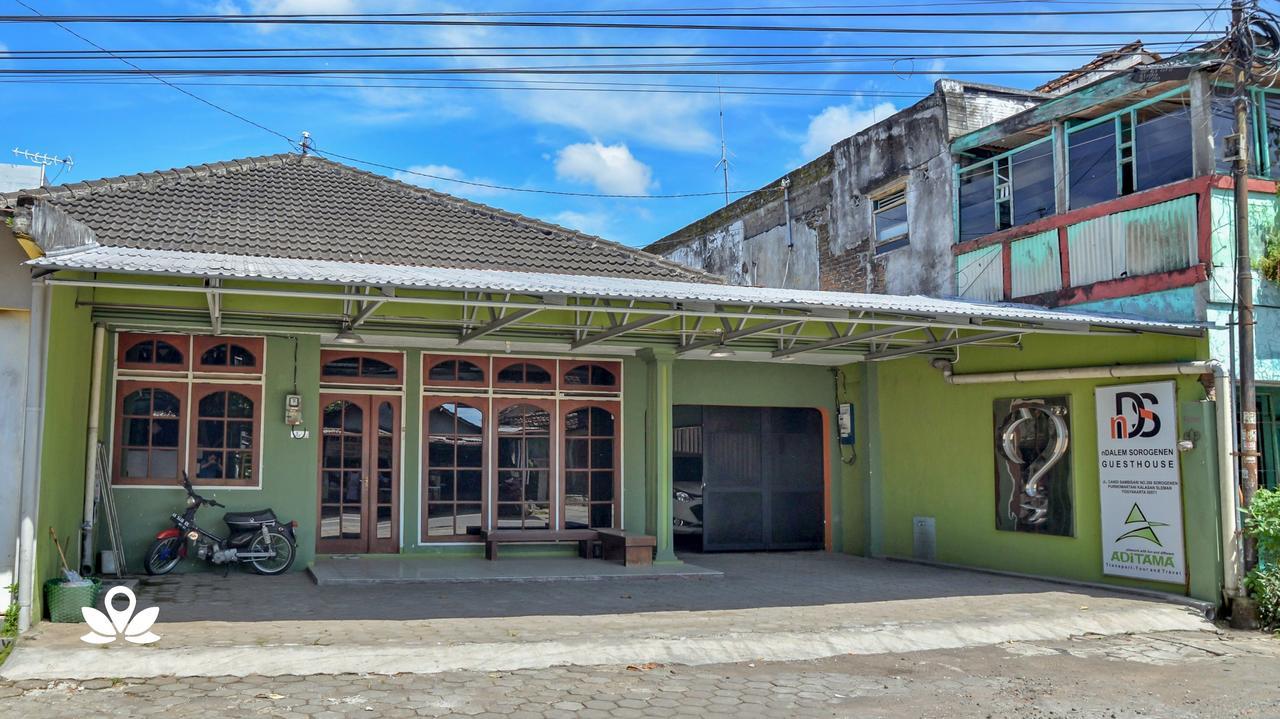 Ndalem Sorogenen Guesthouse Yogyakarta Exterior photo