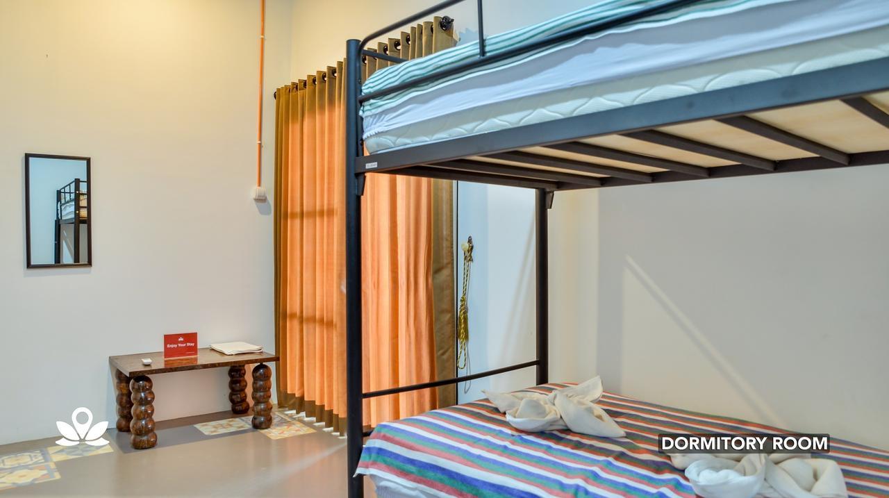 Ndalem Sorogenen Guesthouse Yogyakarta Exterior photo